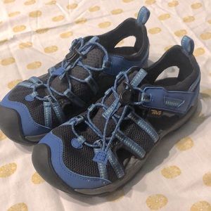 Boys Teva sandals. Size 2. Never worn.